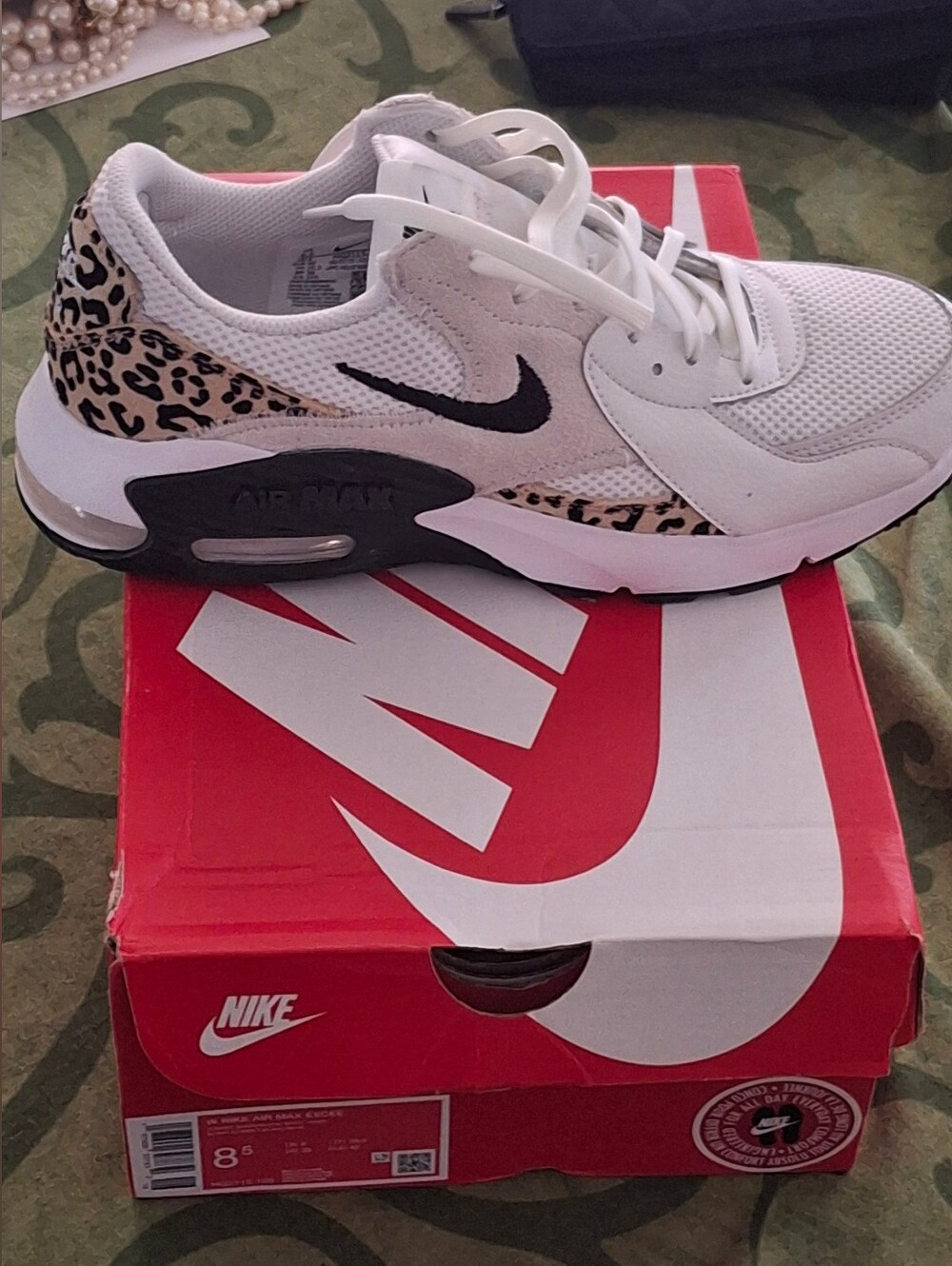Nike Air MAX excee Women’s White Leather & Mesh Sneaker
